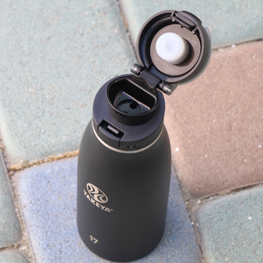 traveler-fliplocktm-lid-w1 96076-R-TravelerLid-Lifestyle-Onyx.png