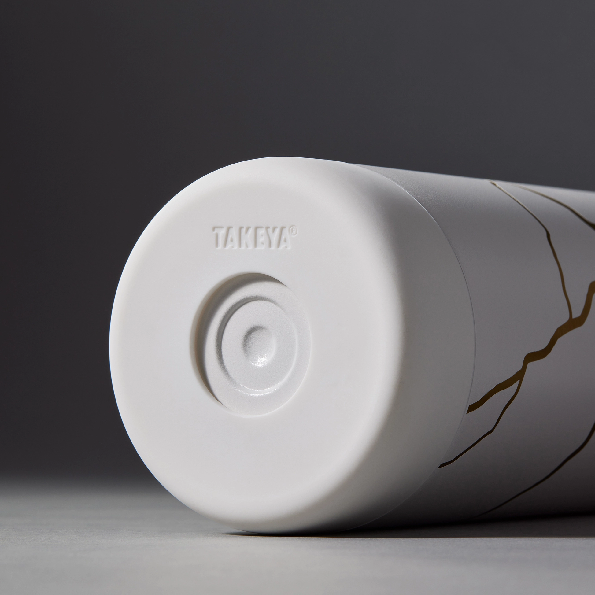 kintsugi-water-bottle-with-straw-lid-p1 51389-TK_HO25_Kintsugi_Takeya9255.png