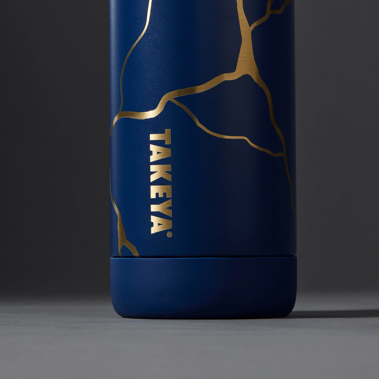 kintsugi-water-bottle-with-spout-lid-q2 51390-TK_HO25_Kintsugi_Takeya9241_Crop.png